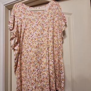 TORRID cute floral flutter sleeve tee, Size 5